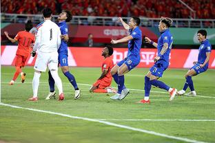 媒体人：新加坡水准比菲律宾还低半档，国足正常踢2-3球起步